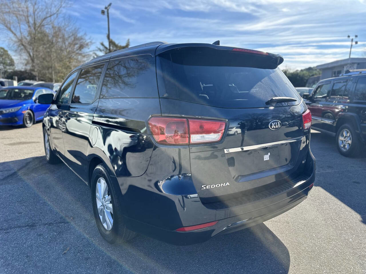 Used 2015 Kia Sedona LX w/ LX Convenience Package image 7