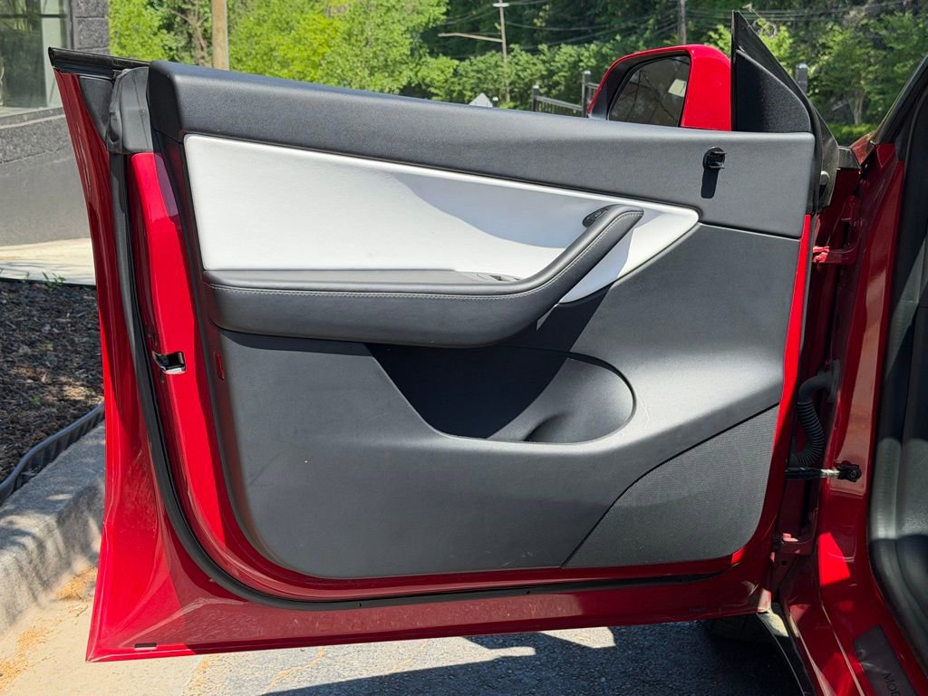 Used 2021 Tesla Model Y Long Range AWD/4WD image 28