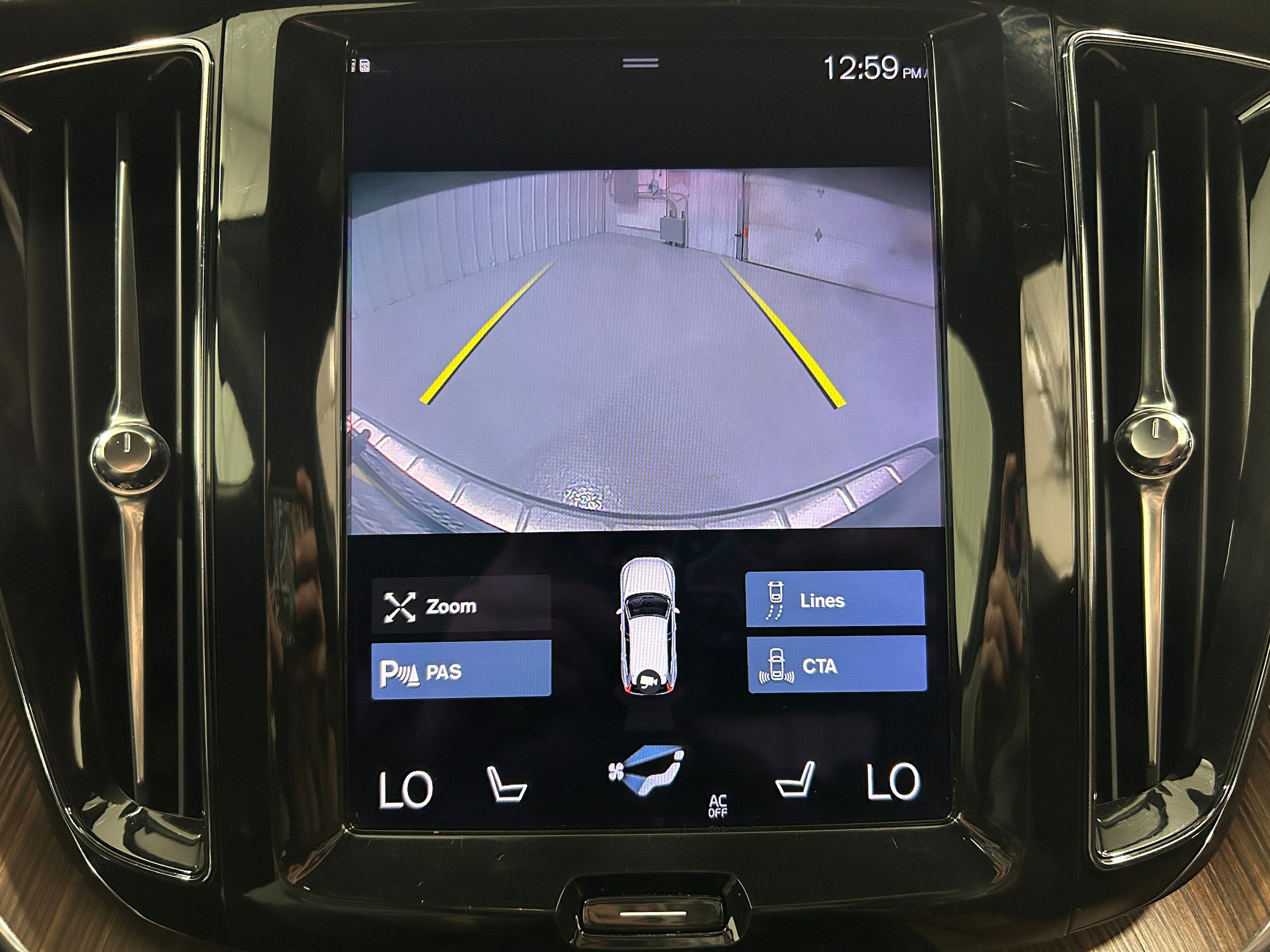 Used 2021 Volvo XC60 T5 Momentum w/ Premium Package image 9
