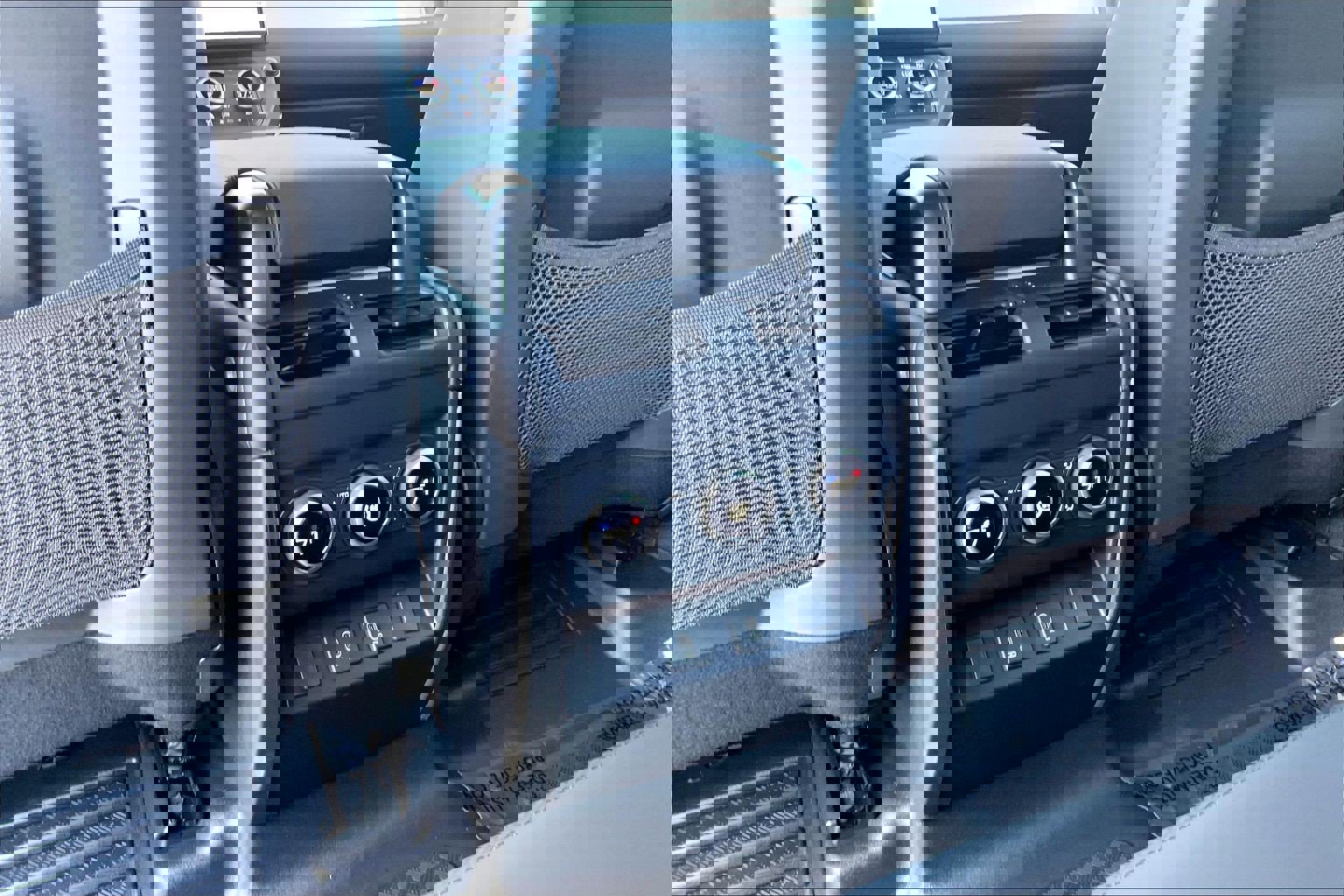 New 2026 Land Rover Defender 110 X-Dynamic SE image 20