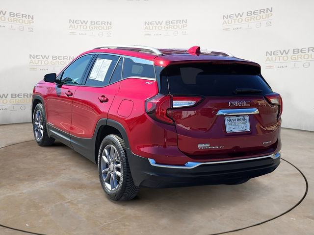 Used 2023 GMC Terrain SLT image 3