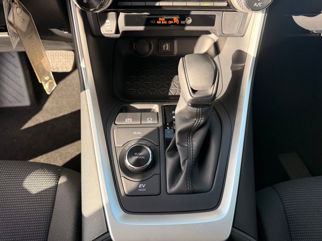 Used 2025 Toyota RAV4 LE image 17