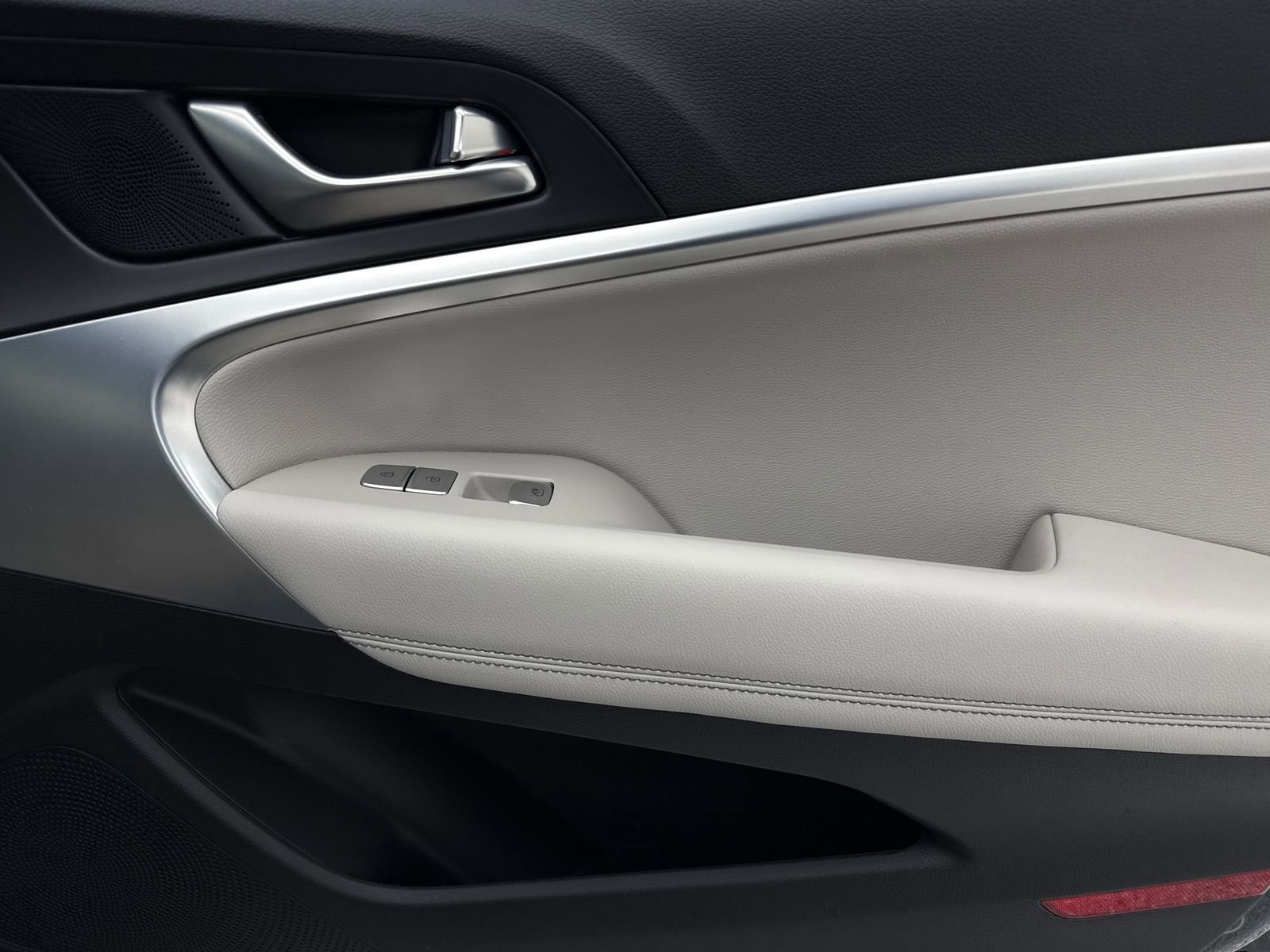 Used 2023 Genesis G70 2.0T image 45