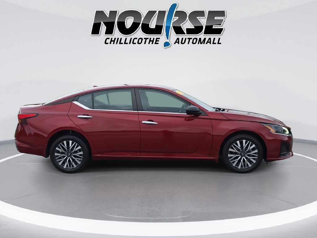 Used 2024 Nissan Altima 2.5 SV AWD/4WD image 9
