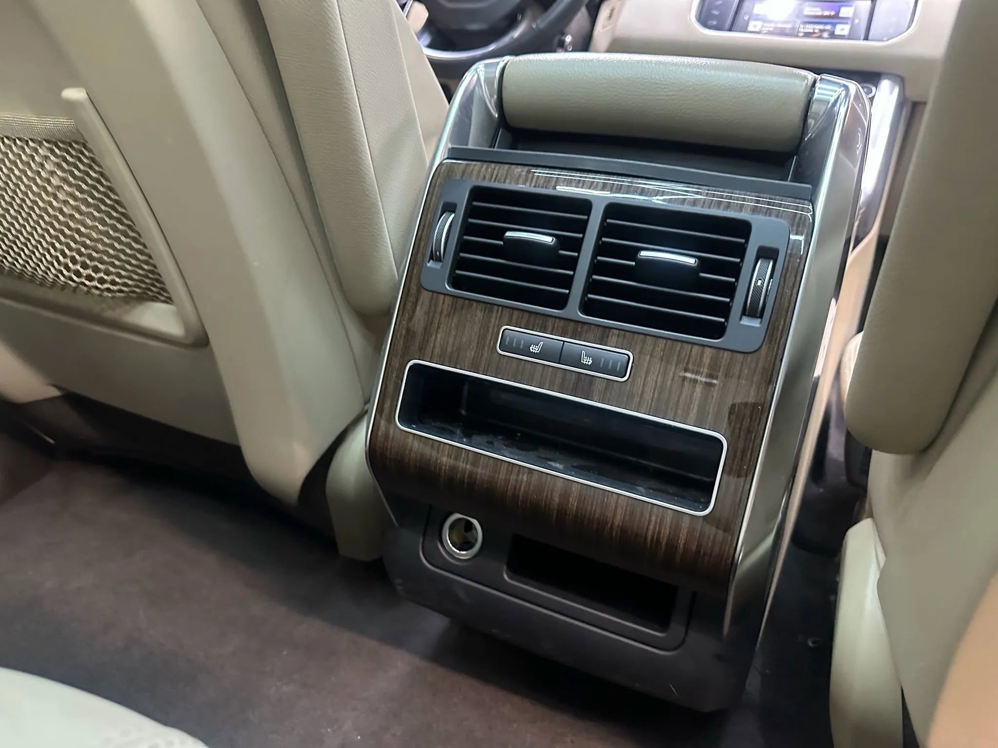 Used 2016 Land Rover Range Rover Sport SE image 27