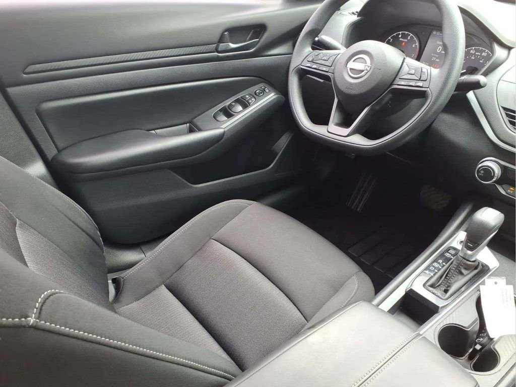 Used 2023 Nissan Altima 2.5 S FWD image 9