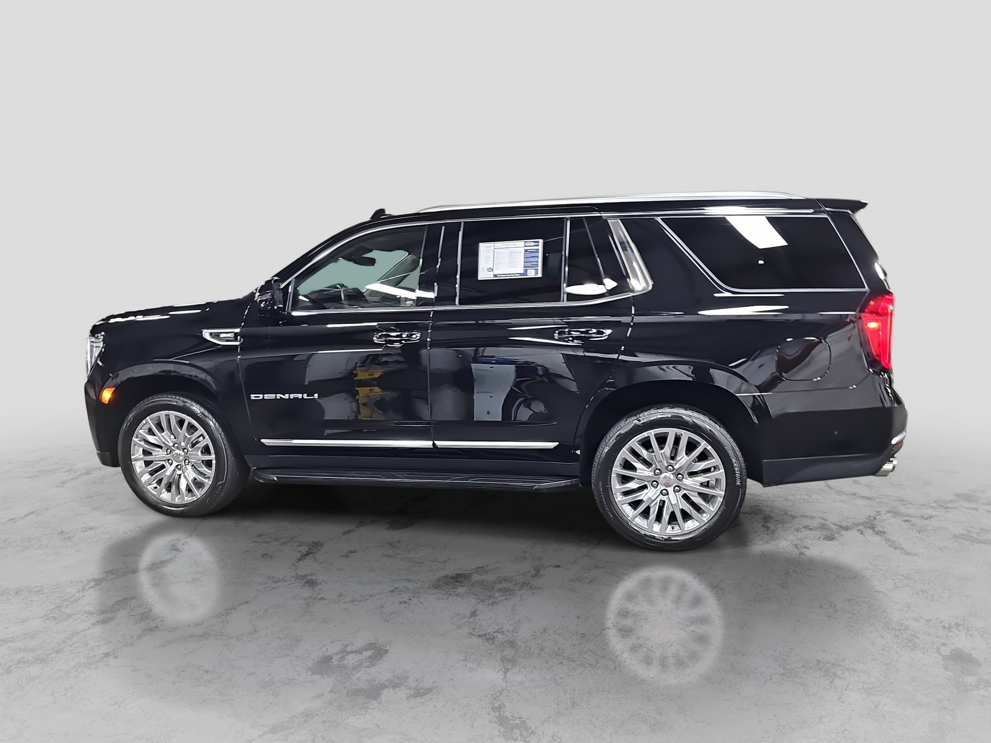 Used 2024 GMC Yukon Denali w/ Advanced Technology Package image 8