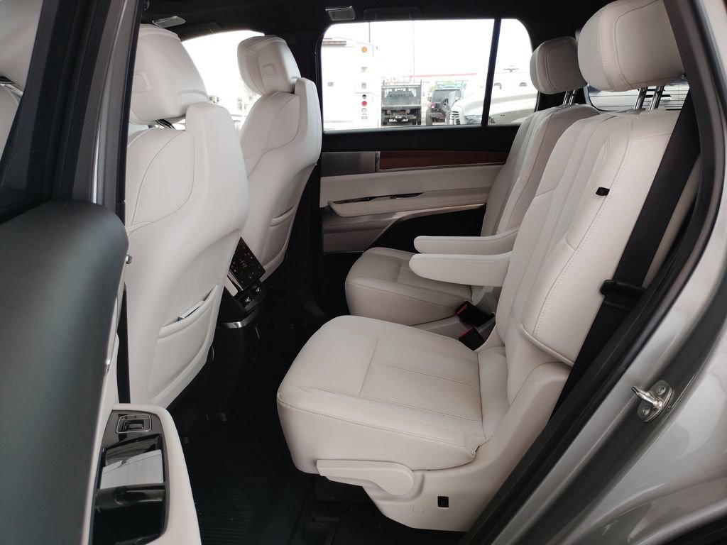 Used 2026 Cadillac Vistiq Sport w/ LPO, Floor Liner Package AWD/4WD image 28