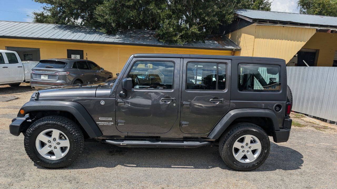 Used 2017 Jeep Wrangler Unlimited Sport w/ Connectivity Group AWD/4WD image 7