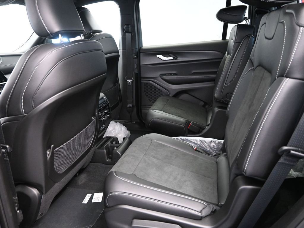 New 2025 Jeep Grand Cherokee L Altitude image 17