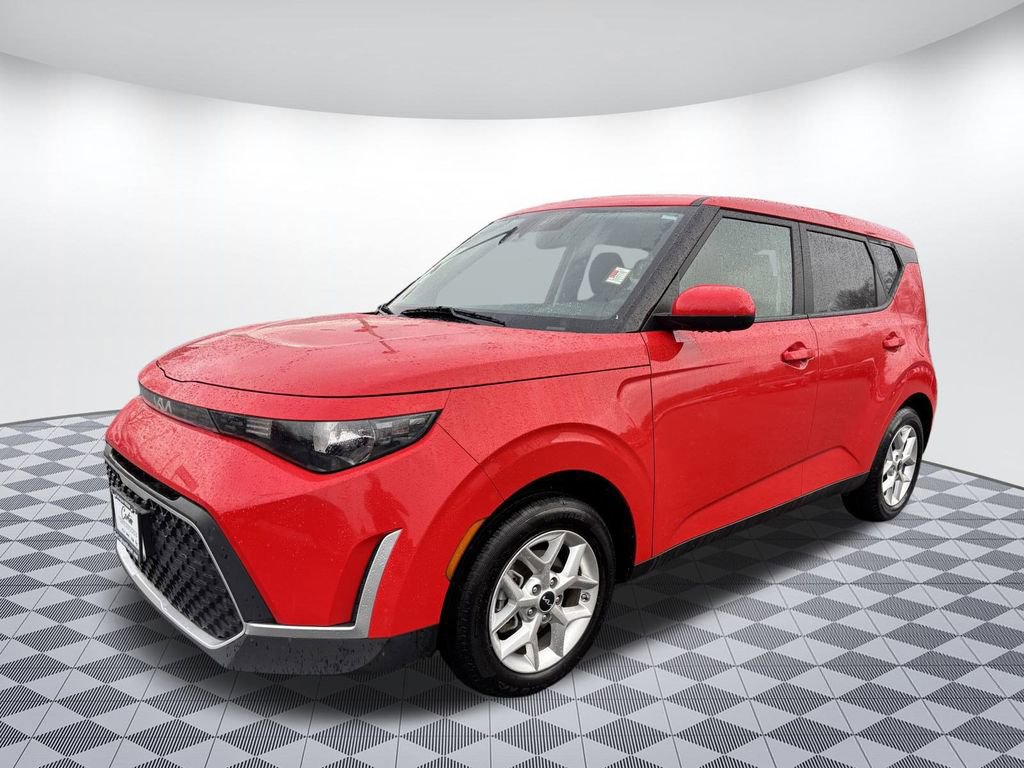 Used 2024 Kia Soul LX w/ Option Group 015 FWD image 3