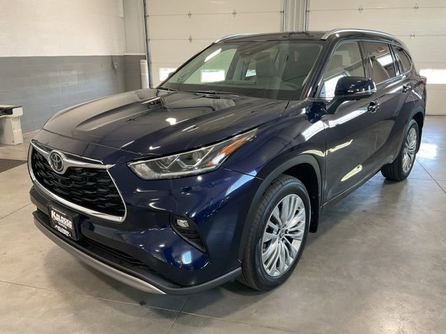Used 2026 Toyota Highlander Platinum AWD/4WD image 3