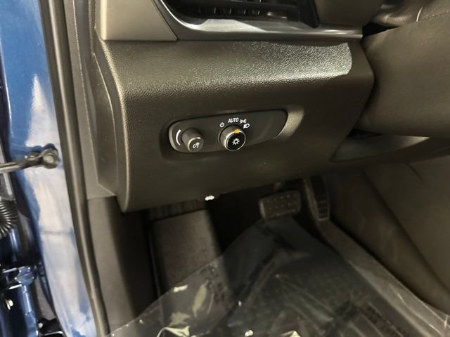 Used 2023 Chevrolet Traverse LT FWD image 47