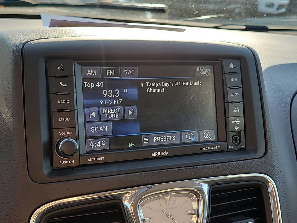 Used 2013 Chrysler Town & Country Limited w/ Luxury Group image 23