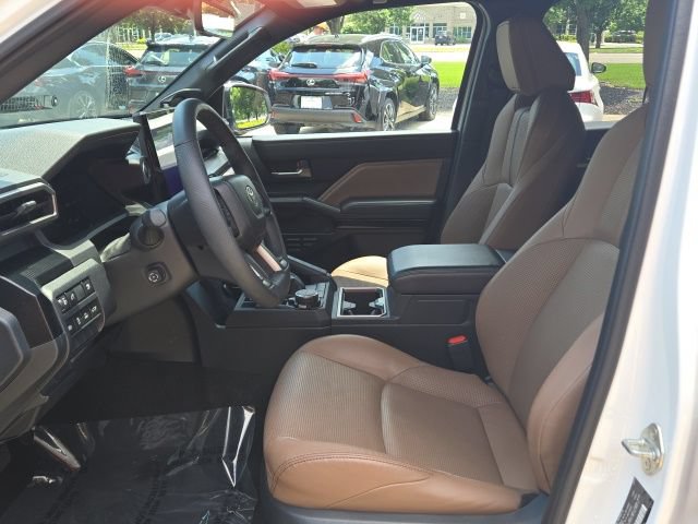 Used 2025 Toyota 4Runner Limited AWD/4WD image 9