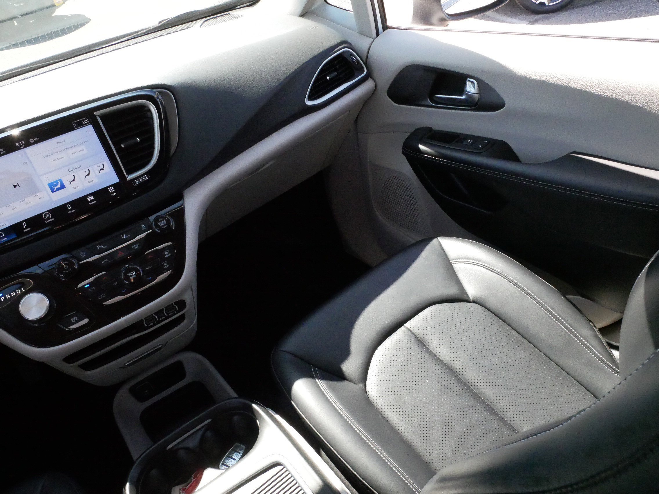 Used 2023 Chrysler Pacifica Touring-L FWD image 10