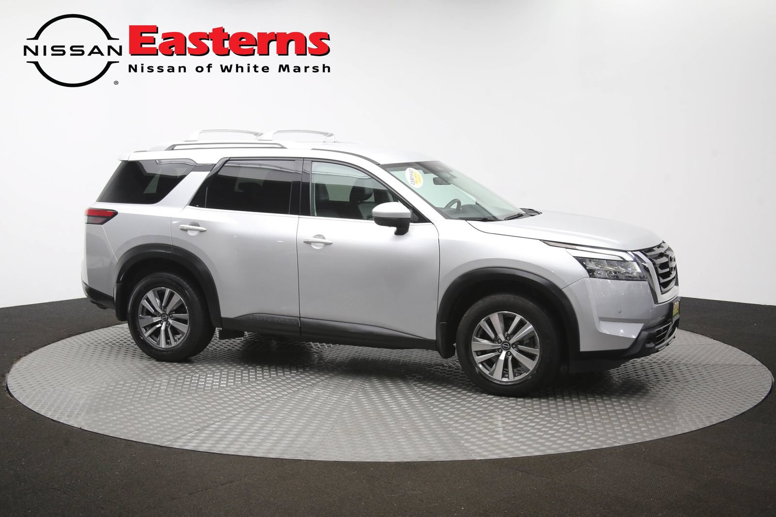 Used 2023 Nissan Pathfinder SL AWD/4WD image 48