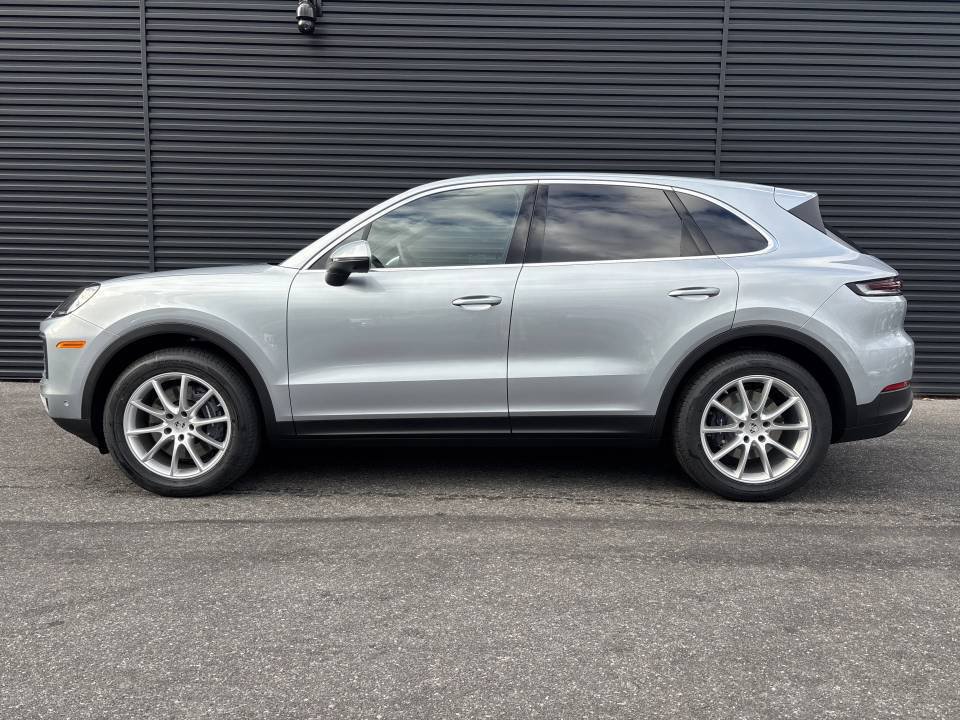 Certified 2026 Porsche Cayenne AWD/4WD image 2