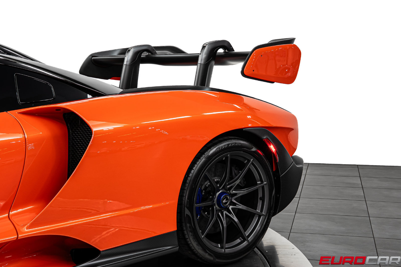 Used 2019 McLaren Senna RWD image 30
