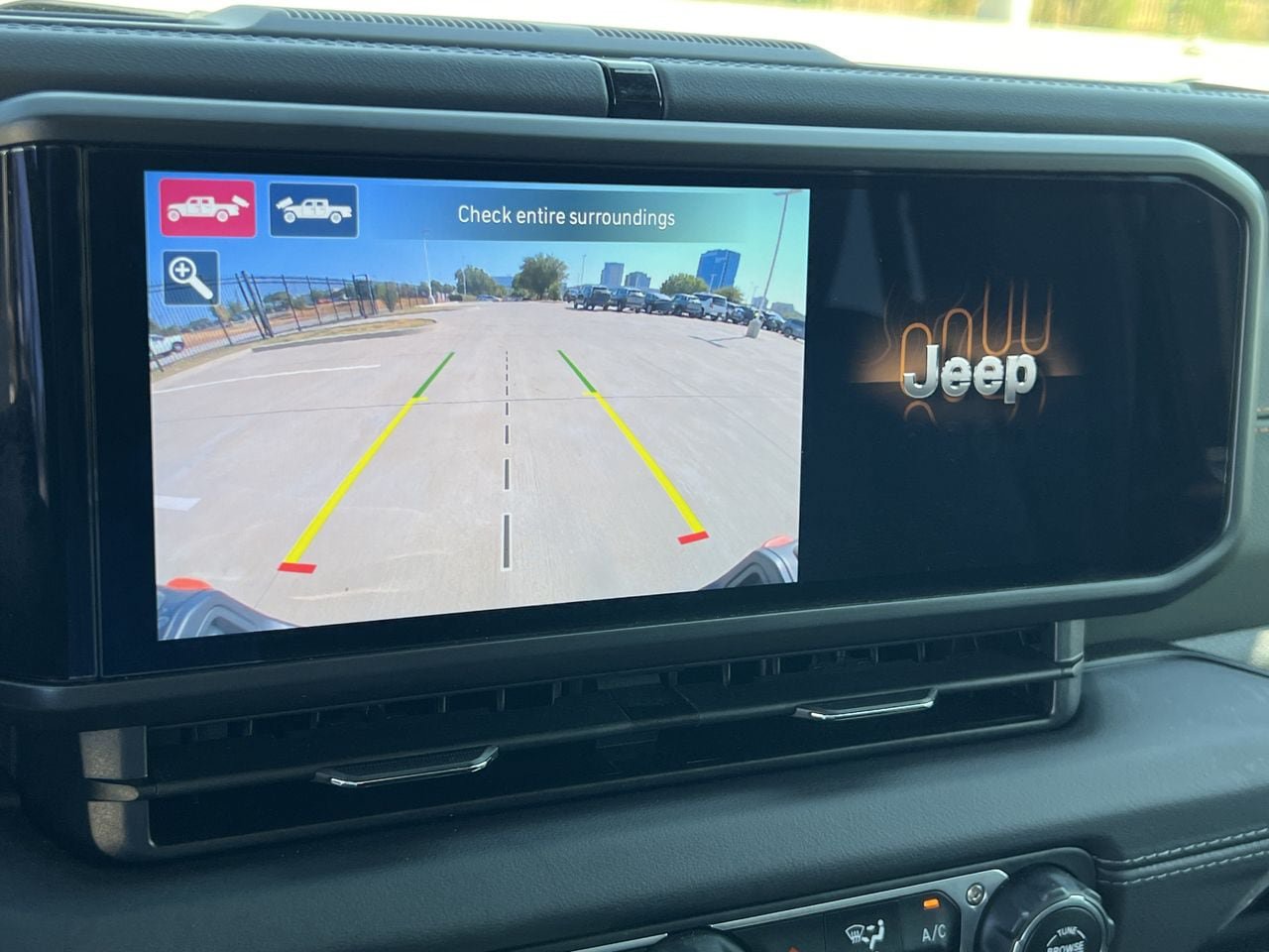 Used 2025 Jeep Gladiator Mojave AWD/4WD image 18