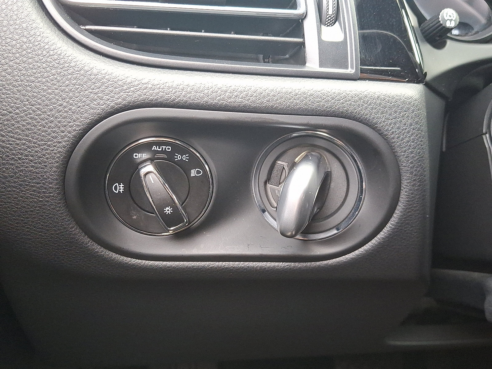 Used 2023 Porsche Macan image 24