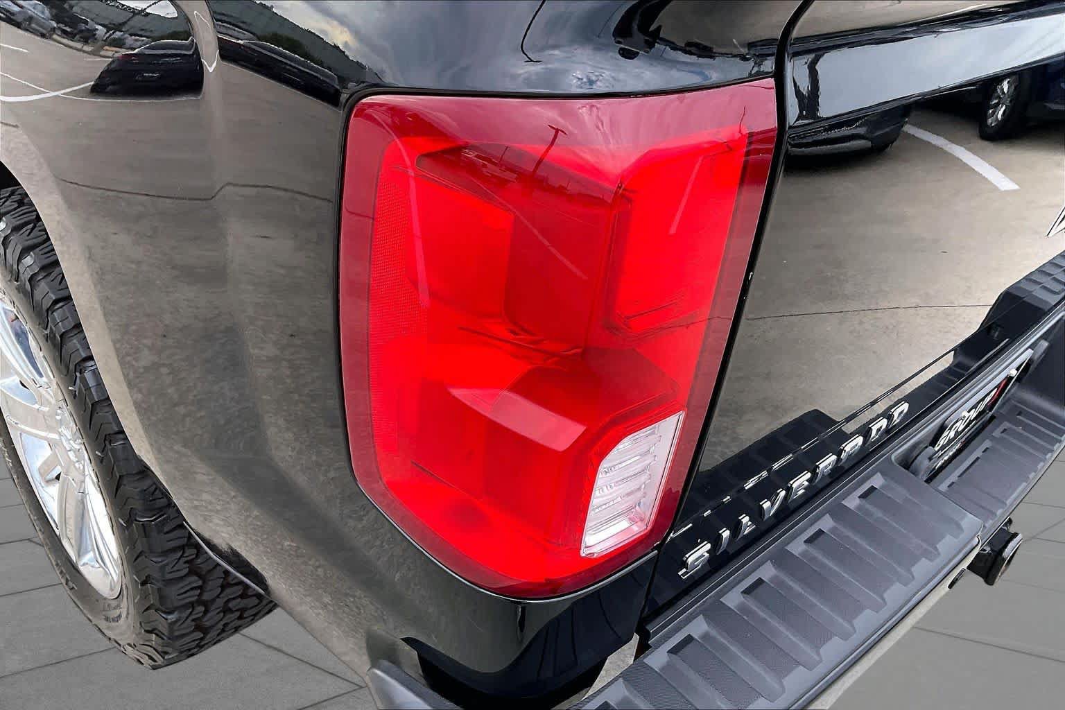 Used 2018 Chevrolet Silverado 1500 High Country AWD/4WD image 28