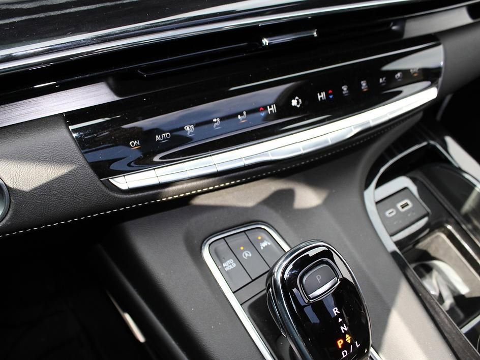 Used 2024 Cadillac Escalade Sport w/ LPO, ONYX Package image 28