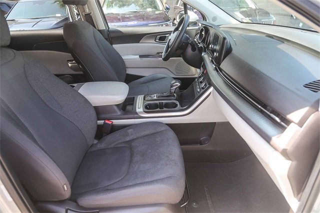 Certified 2022 Kia Carnival LX image 17