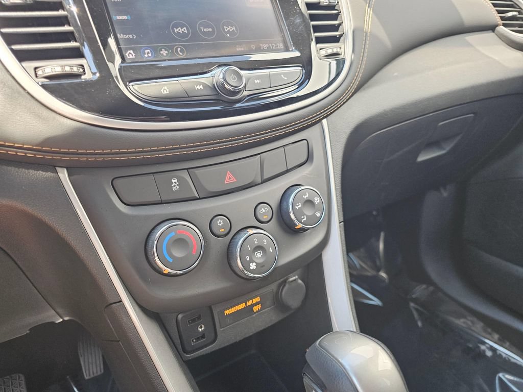 Used 2022 Chevrolet Trax LT w/ LT Convenience Package AWD/4WD image 28