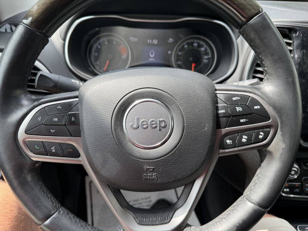 Used 2019 Jeep Cherokee Overland w/ Technology Group FWD image 14