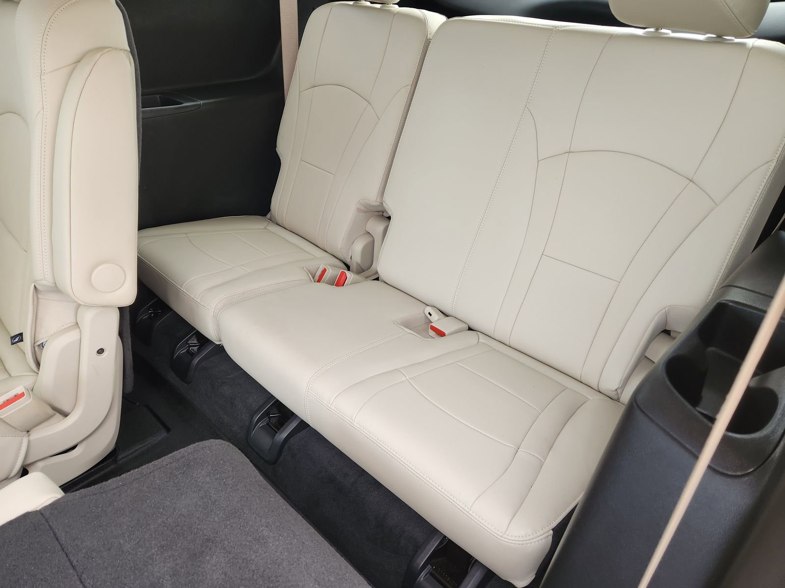 Used 2024 Buick Enclave Essence image 34