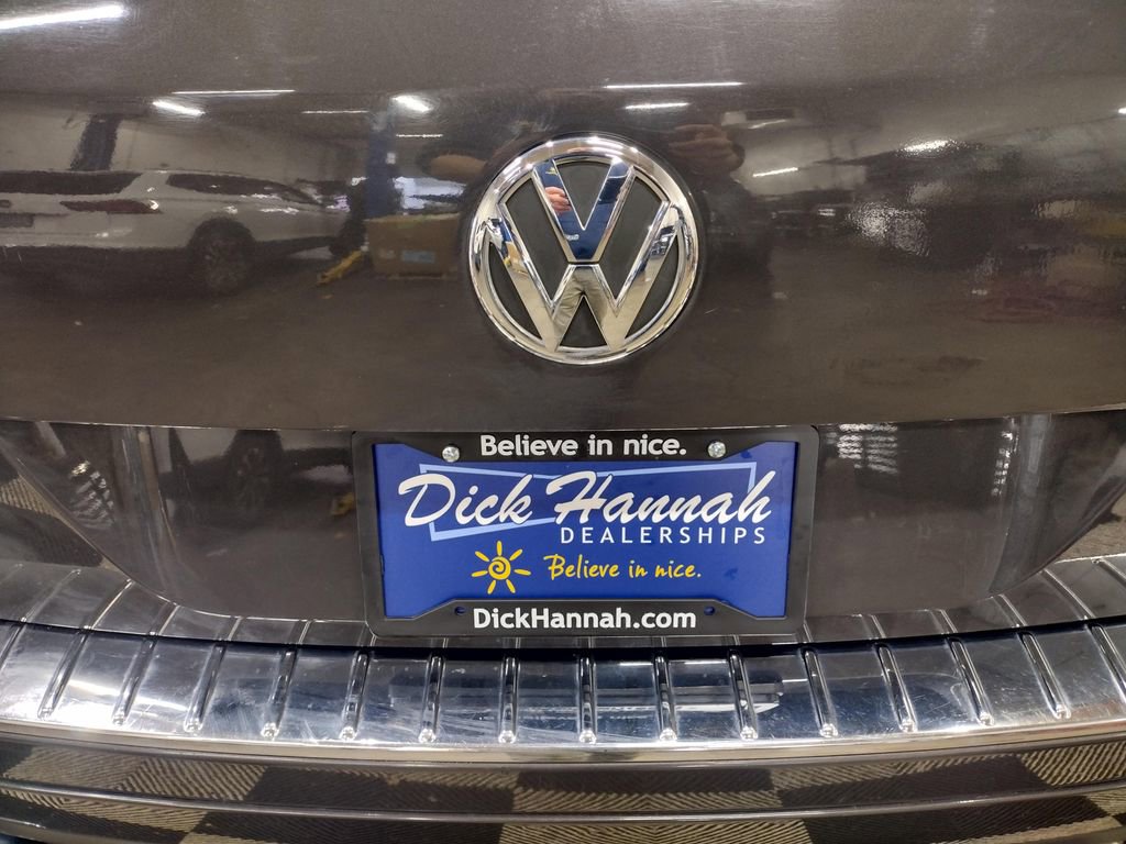 Used 2012 Volkswagen Touareg TDI image 14
