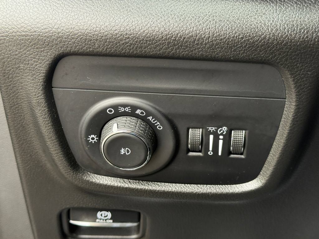 Used 2023 Jeep Grand Cherokee Summit w/ Adv Protech Group IV AWD/4WD image 24