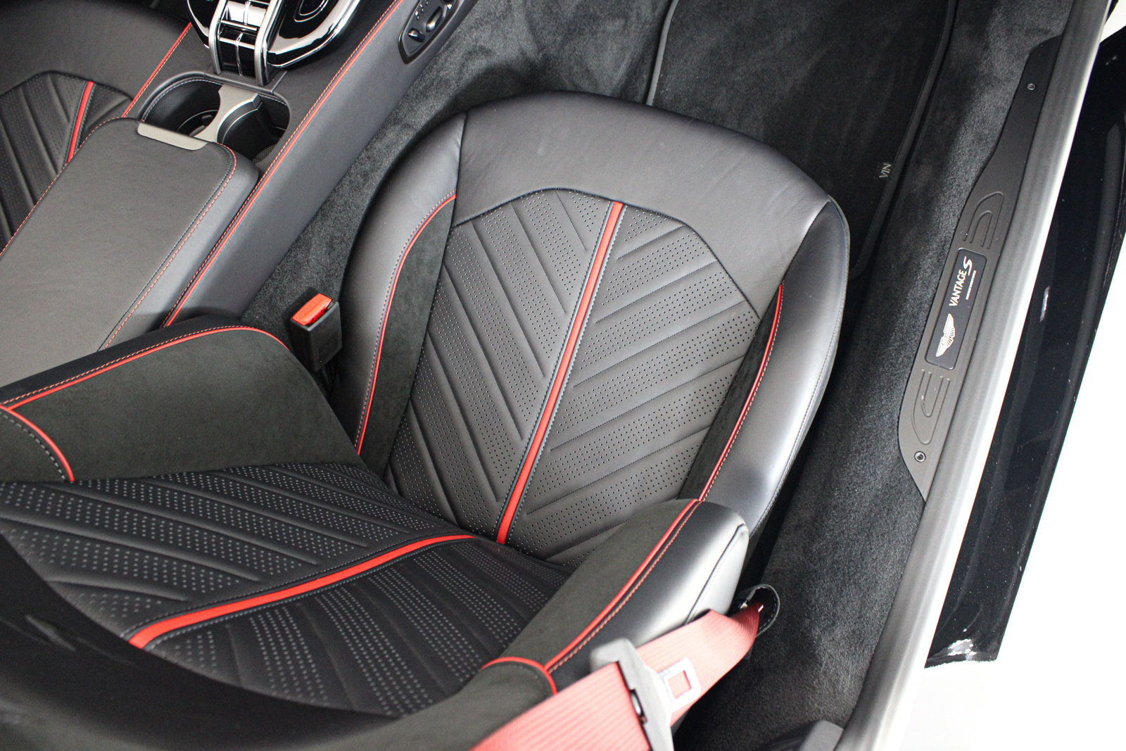 Used 2026 Aston Martin V8 Vantage S RWD image 29