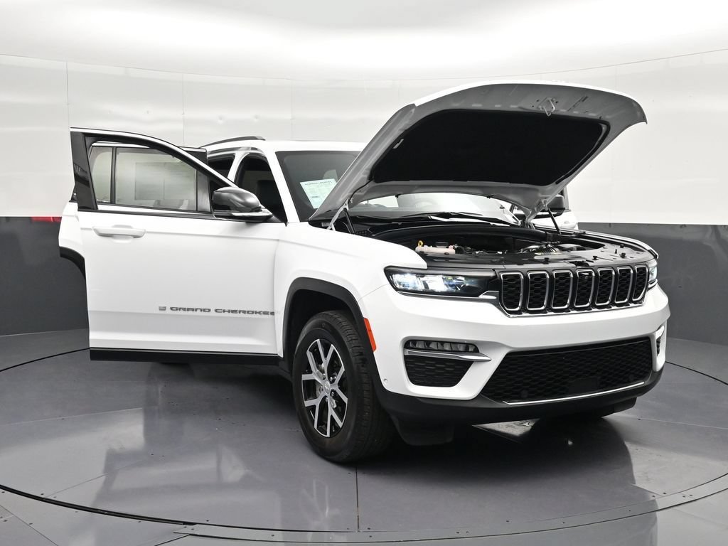 Used 2024 Jeep Grand Cherokee Limited w/ Luxury Tech Group II RWD image 28