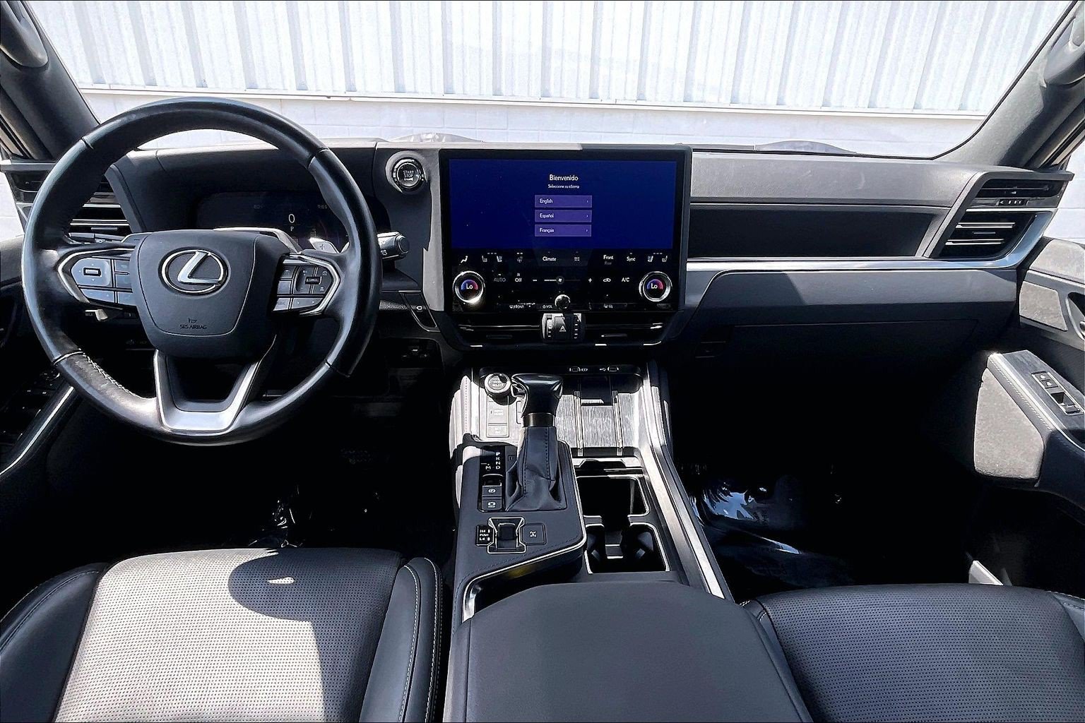 Used 2025 Lexus GX 550 w/ Accessory Package (2T) AWD/4WD image 19