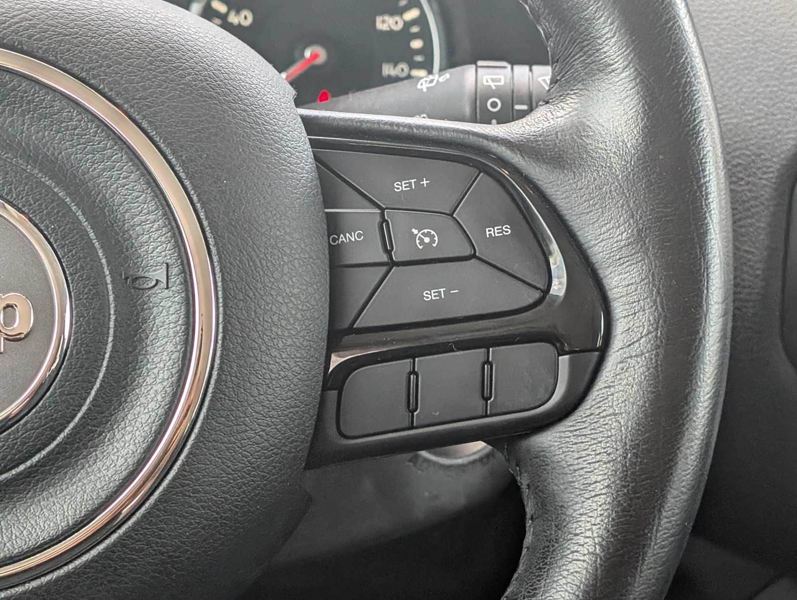 Certified 2020 Jeep Renegade Altitude FWD image 19