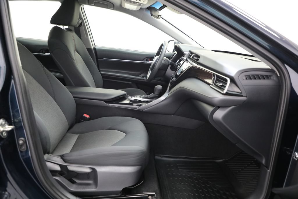 Used 2020 Toyota Camry LE FWD image 9