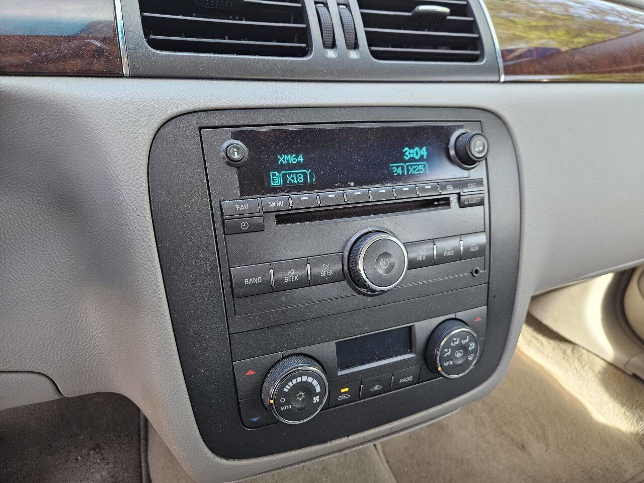 Used 2011 Buick Lucerne CXL w/ Driver Confidence Package FWD image 18