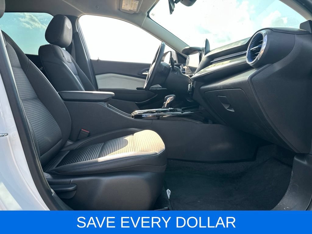 Used 2024 Chevrolet Trax LT w/ Driver Confidence Package FWD image 16