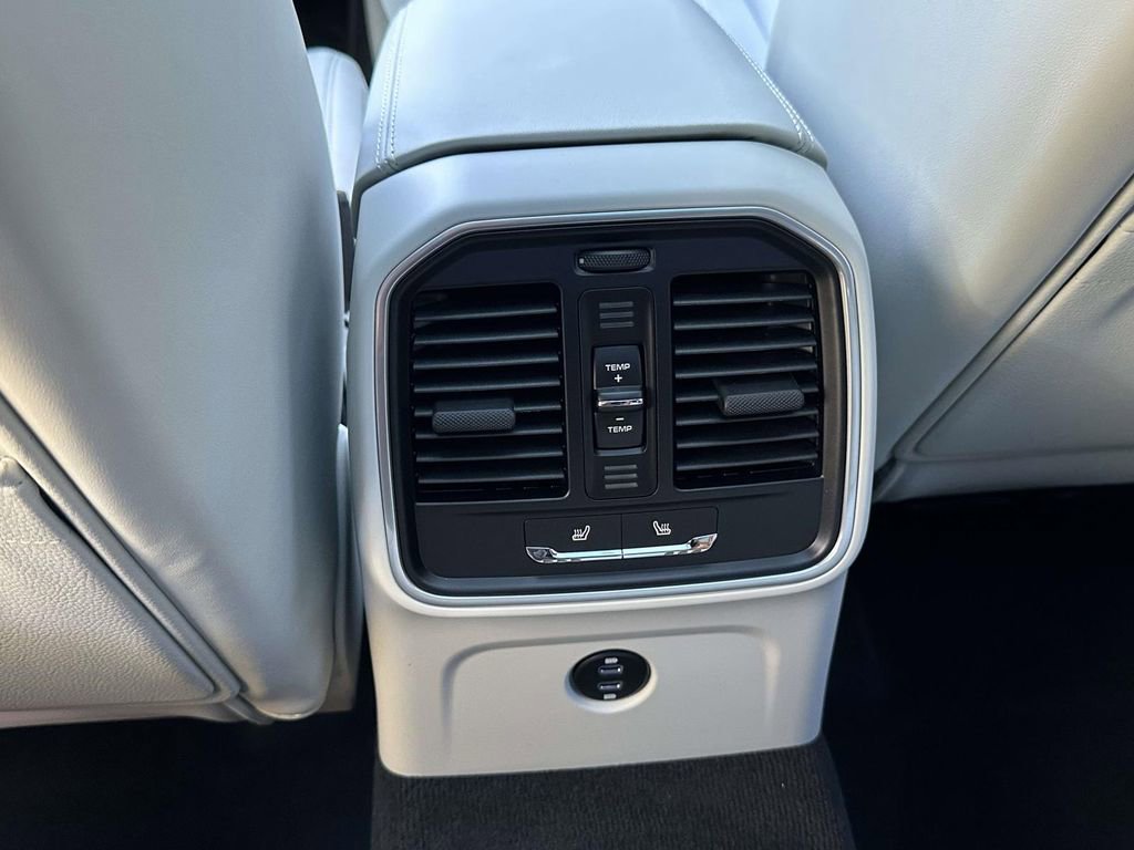Certified 2025 Porsche Macan S AWD/4WD image 13