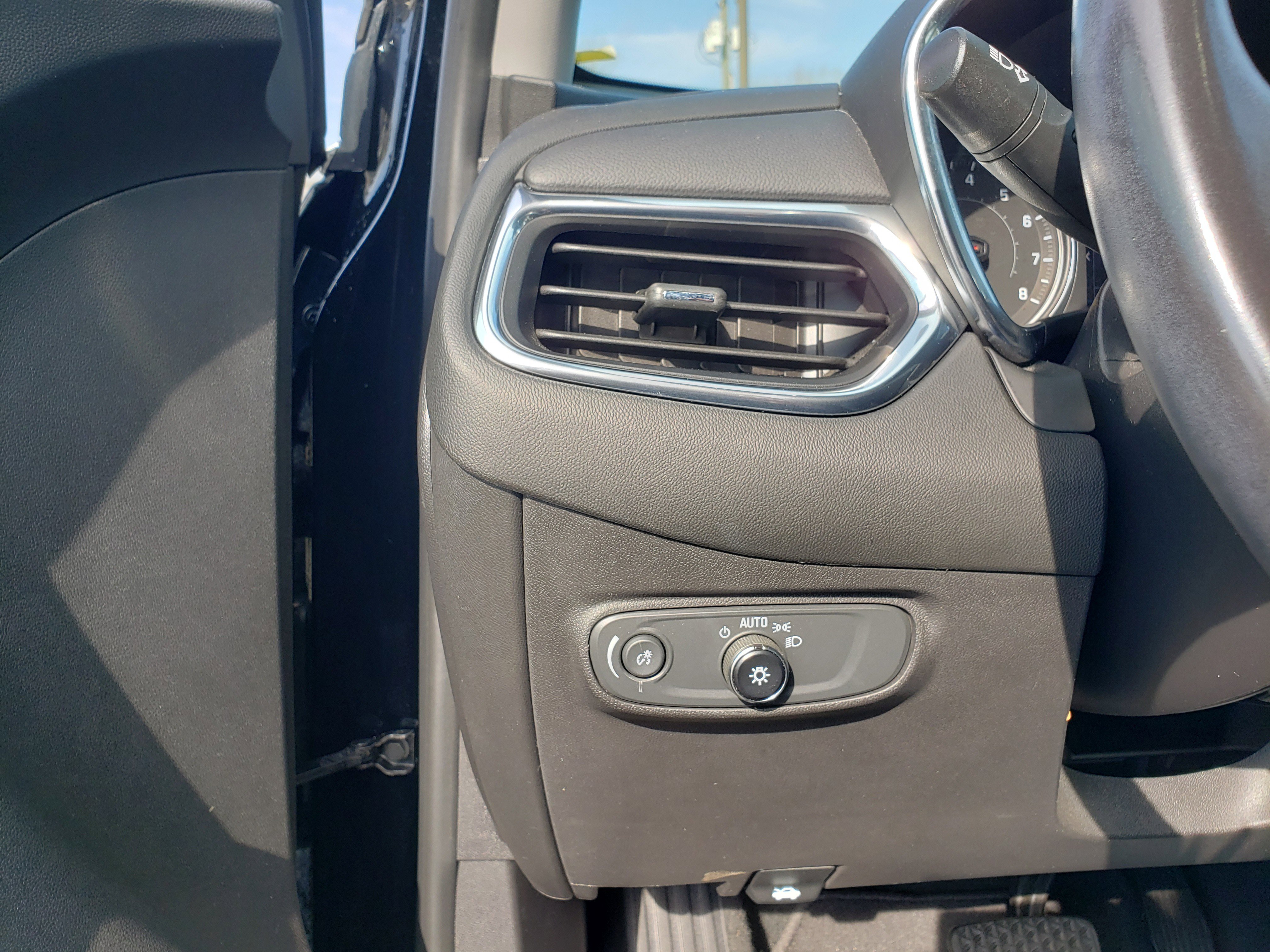 Used 2022 Chevrolet Equinox LT w/ Driver Convenience Package image 15