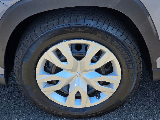 Used 2025 Toyota Corolla Cross L FWD image 18