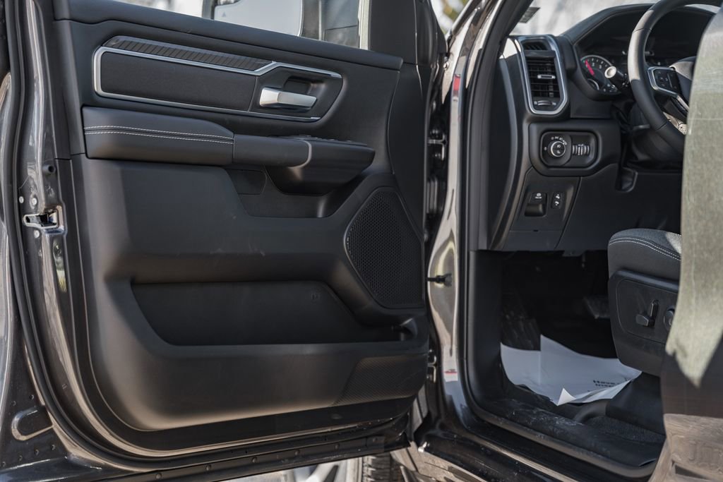 New 2026 RAM 1500 4x4 Crew Cab image 42