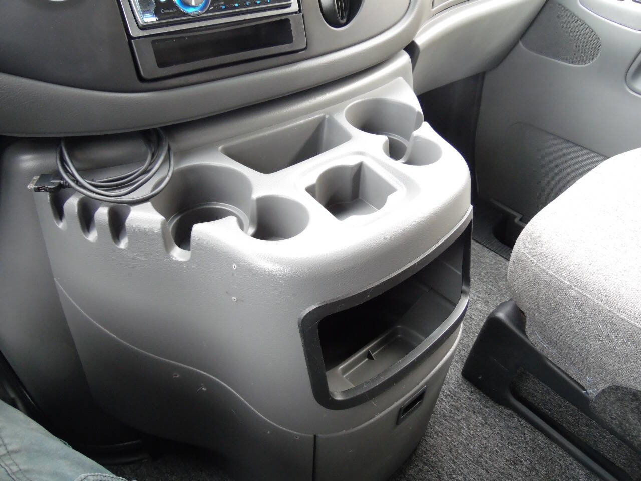 Used 2004 Ford E-250 and Econoline 250 Extended image 37