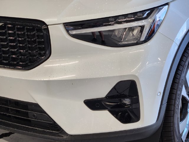 Certified 2026 Volvo XC40 B5 Plus w/ Protection Package Premier AWD/4WD image 12