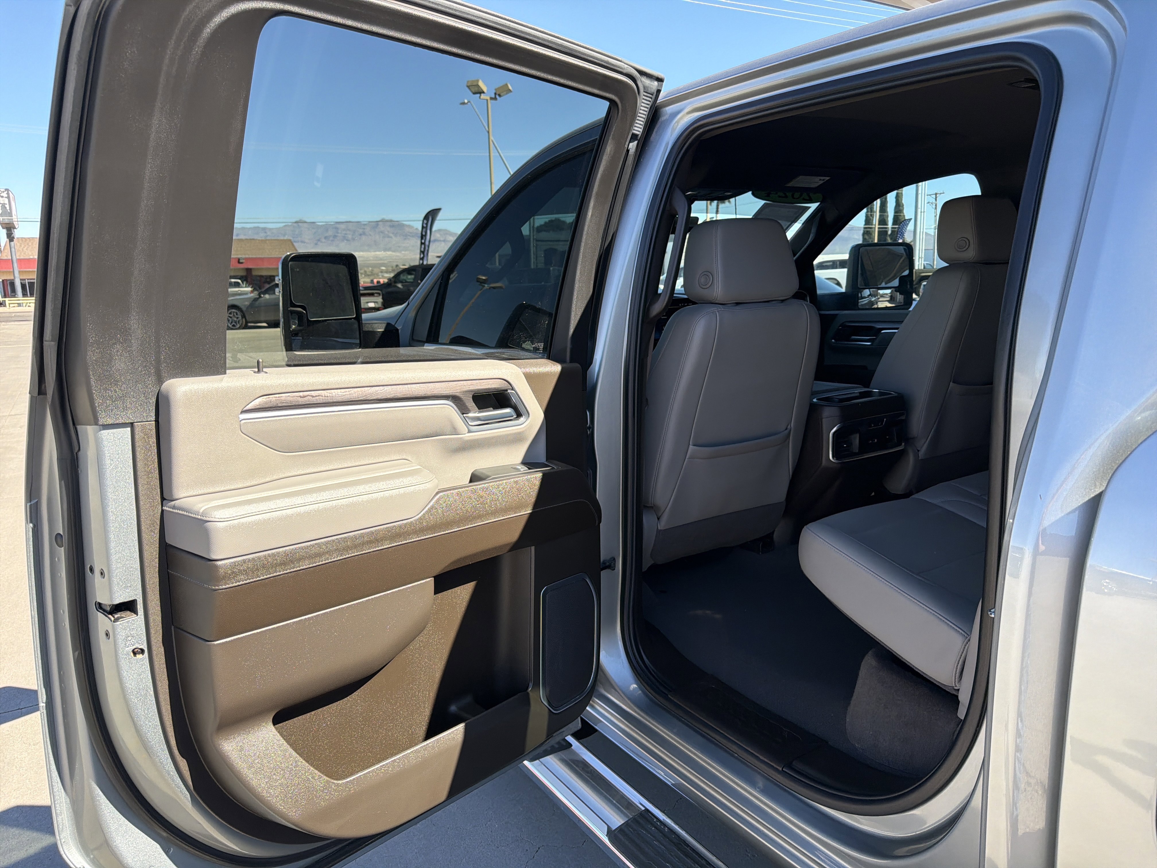 Used 2024 Chevrolet Silverado 2500 LTZ w/ LTZ Plus Package image 8