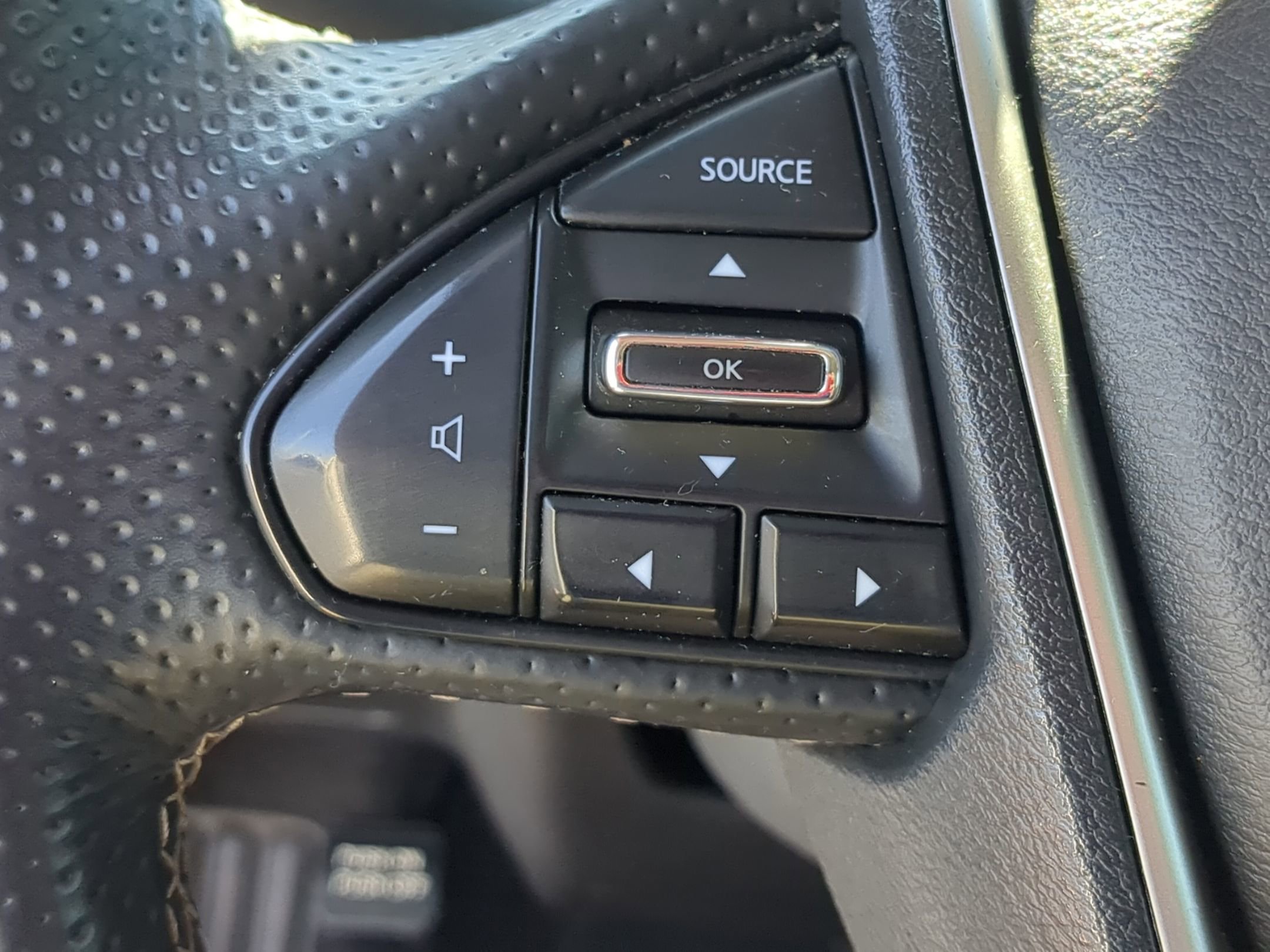 Used 2023 Nissan Maxima SV w/ Floor Mat Group FWD image 17