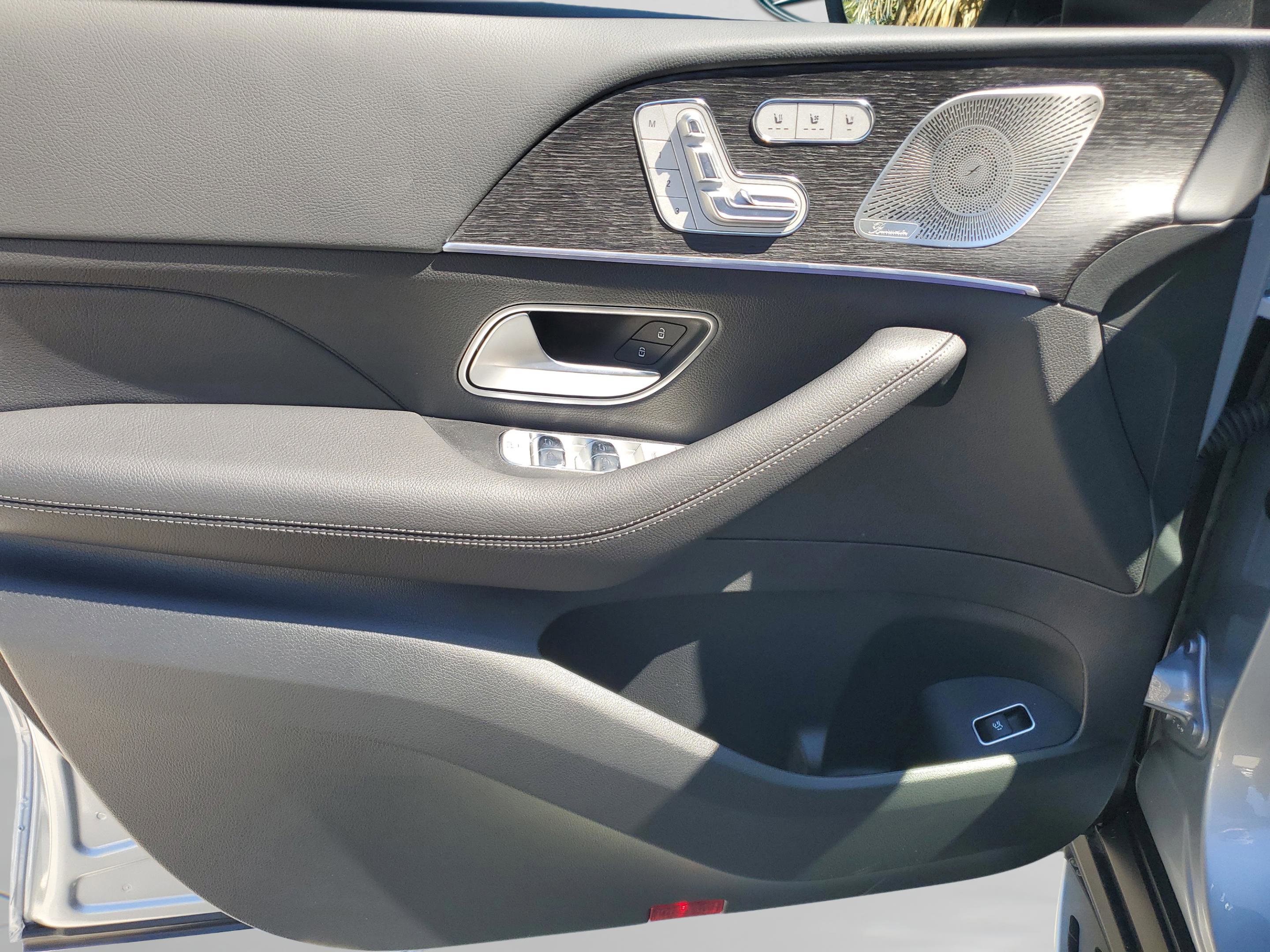Certified 2026 Mercedes-Benz GLS 450 4MATIC image 31