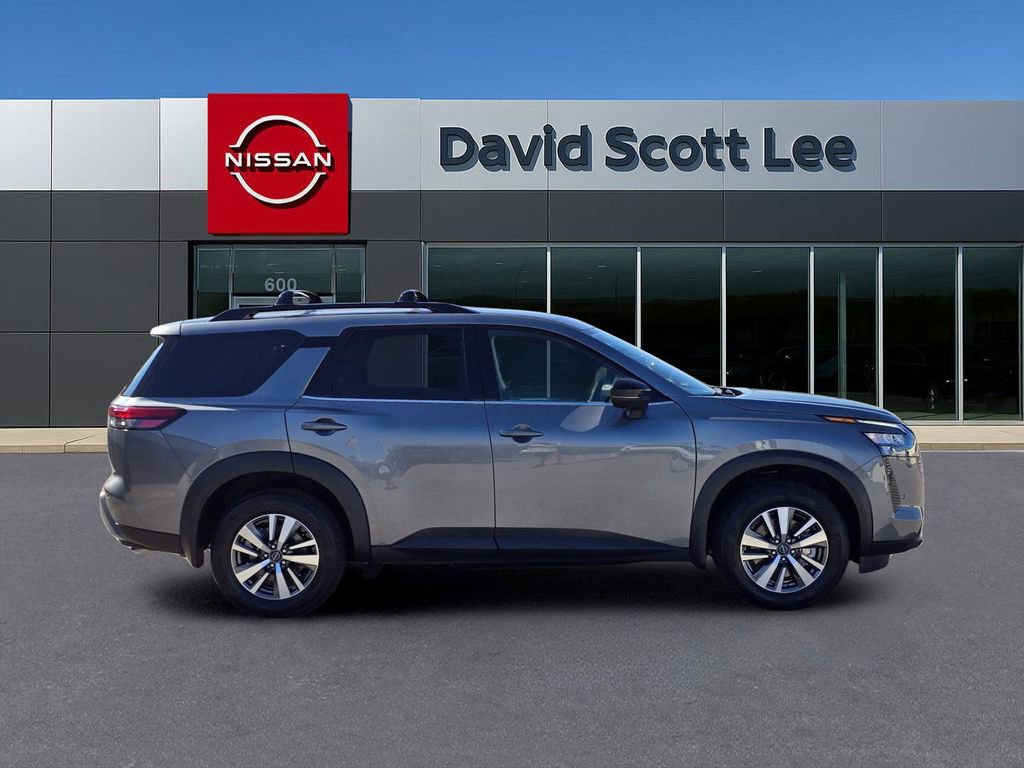 New 2026 Nissan Pathfinder SL image 4